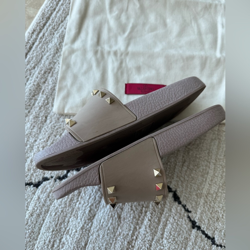 VALENTINO GARAVANI ROCKSTUD RUBBER SLIDES SIZE 37 - Picture 2 of 11